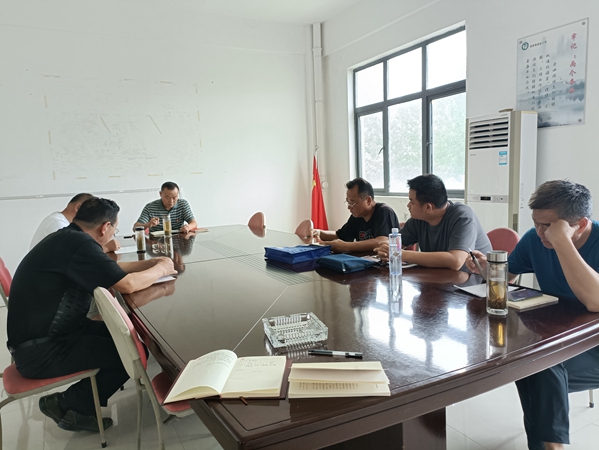 西山党小组组织学习《习近平关于粮食安全的重要论述》