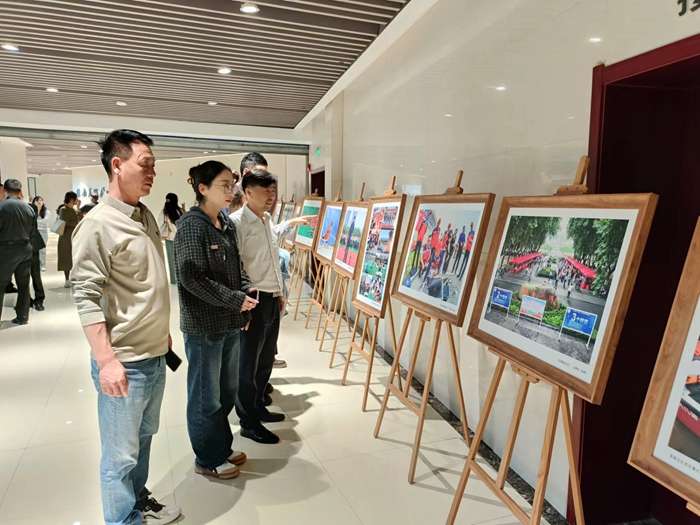 裕农公司党支部组织参观防灾减灾摄影展