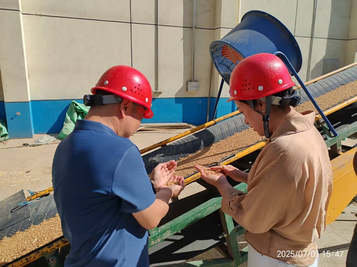 炎炎夏日送清凉 丝丝关爱沁人心——淮粮集团工会开展“夏日送清凉”慰问活动